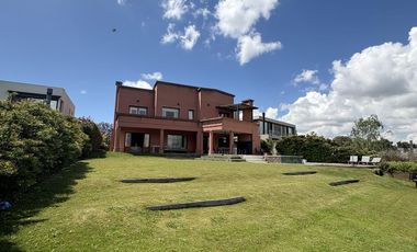 Casa a la laguna Lagos del Norte