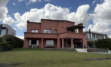 Casa a la laguna Lagos del Norte