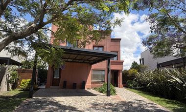 Casa a la laguna Lagos del Norte