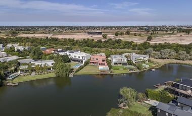 Casa a la laguna Lagos del Norte