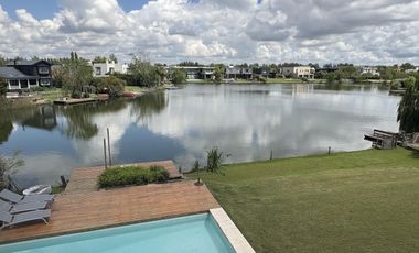 Casa a la laguna Lagos del Norte