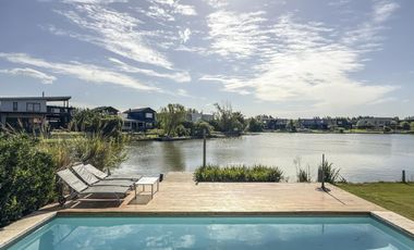Casa a la laguna Lagos del Norte