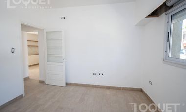 Casa al frente de 2 dormitorios
