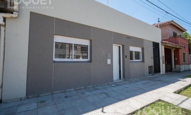 Casa al frente de 2 dormitorios