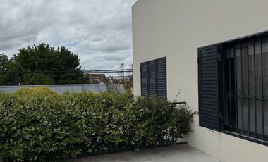 ¡Maravillosa casa en el corazón de la ciudad de Roque Pérez!