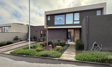 Casa en Arriendo en Sergio Reiss, cercano a Av. el Valle Norte