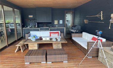 Casa de lujo con acceso playa del lago Calafquén.