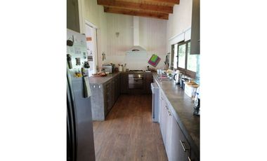 Casa de lujo con acceso playa del lago Calafquén.