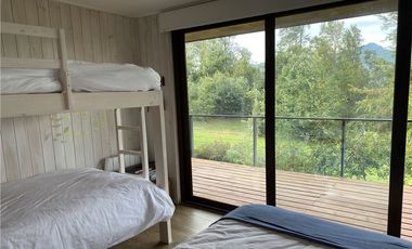 Casa de lujo con acceso playa del lago Calafquén.