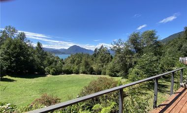 Casa de lujo con acceso playa del lago Calafquén.