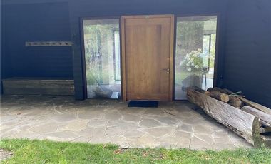 Casa de lujo con acceso playa del lago Calafquén.