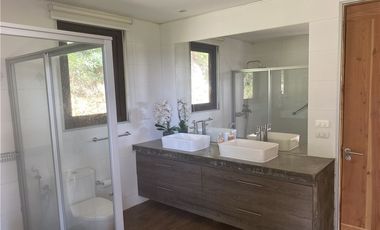 Casa de lujo con acceso playa del lago Calafquén.