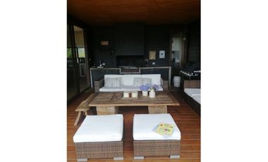 Casa de lujo con acceso playa del lago Calafquén.