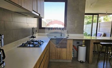 Arriendo Townhouse Chicureo Norte