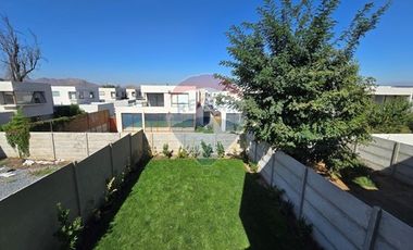 Arriendo Townhouse Chicureo Norte