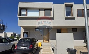 Arriendo Townhouse Chicureo Norte