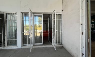 Local comercial en Unidad Nacional, Querétaro. Frente a UTEQ.