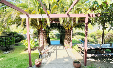 Amplia Casa con Piscina Temperada y Casa de Huéspedes.