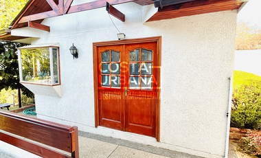 Amplia Casa con Piscina Temperada y Casa de Huéspedes.