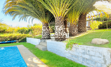 Amplia Casa con Piscina Temperada y Casa de Huéspedes.