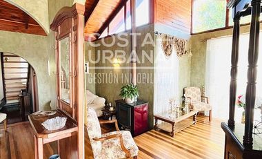 Amplia Casa con Piscina Temperada y Casa de Huéspedes.