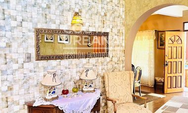 Amplia Casa con Piscina Temperada y Casa de Huéspedes.