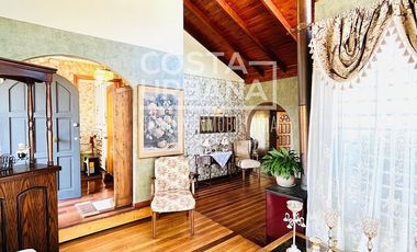 Amplia Casa con Piscina Temperada y Casa de Huéspedes.