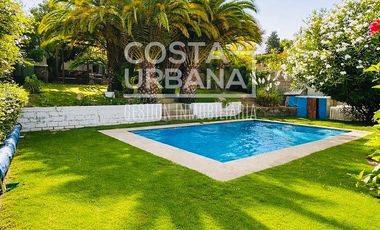 Amplia Casa con Piscina Temperada y Casa de Huéspedes.