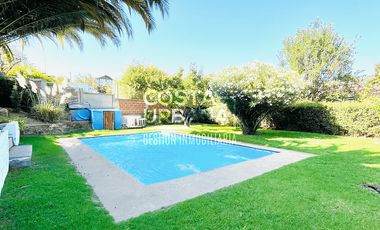 Amplia Casa con Piscina Temperada y Casa de Huéspedes.