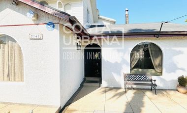 Amplia Casa con Piscina Temperada y Casa de Huéspedes.