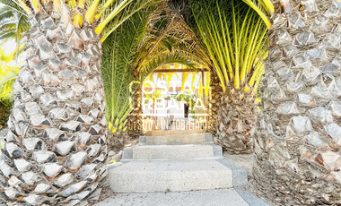 Amplia Casa con Piscina Temperada y Casa de Huéspedes.