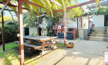 Amplia Casa con Piscina Temperada y Casa de Huéspedes.