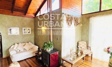 Amplia Casa con Piscina Temperada y Casa de Huéspedes.