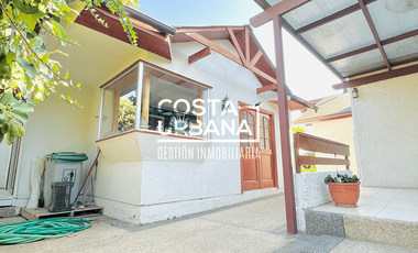 Amplia Casa con Piscina Temperada y Casa de Huéspedes.