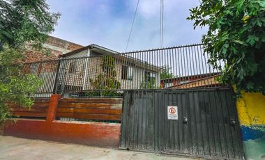 VENTA CASA SAN JOAQUÍN 7D+3B+1EST+1BOD 190M2 PAR.9 STA. ROSA