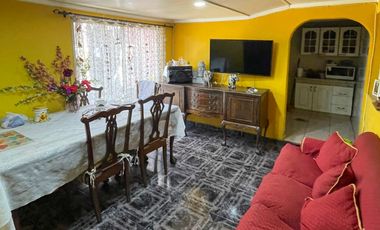 VENTA CASA SAN JOAQUÍN 7D+3B+1EST+1BOD 190M2 PAR.9 STA. ROSA