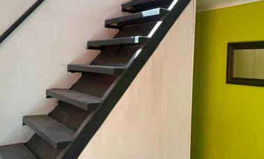 VENTA CASA SAN JOAQUÍN 7D+3B+1EST+1BOD 190M2 PAR.9 STA. ROSA