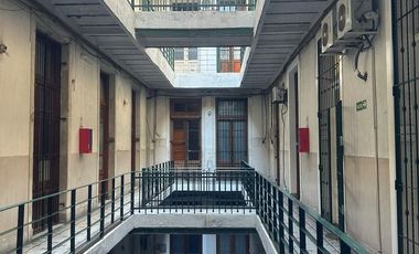 Oficina frente a Plaza Lavalle
