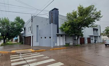 Departamento duplex independiente en alquiler de 2 dormitorios