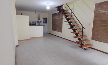 Departamento duplex independiente en alquiler de 2 dormitorios