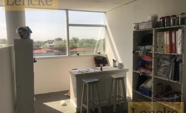 Lencke Vende - Excelente oficina c/4 cocheras, se recibe bien en parte de pago