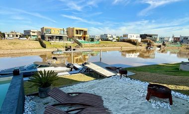 Alquiler Anual Casa 4 amb. al río con Amarra barrio El Canal Villanueva Tigre