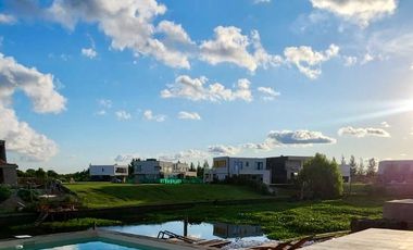 Alquiler Anual Casa 4 amb. al río con Amarra barrio El Canal Villanueva Tigre