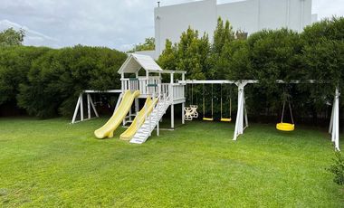 Casa AMOBLADA  a la laguna,  con 4 dormitorios en LOS SAUCES - NORDELTA
