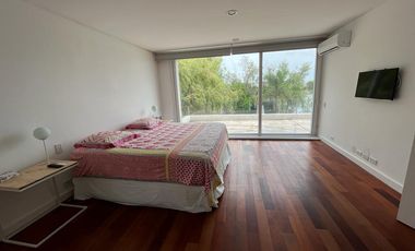 Casa AMOBLADA  a la laguna,  con 4 dormitorios en LOS SAUCES - NORDELTA