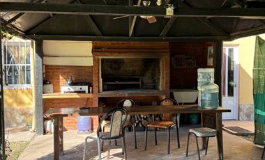 Casa de campo en entorno arbolado y tranquilo – La Araucaria, Lobos, Calle 11