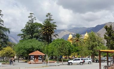 Terreno en venta en Cafayate 25 x 92 con 300m2 de construcción colonial