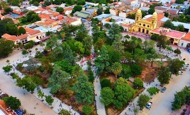 Terreno en venta en Cafayate 25 x 92 con 300m2 de construcción colonial