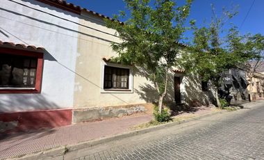 Terreno en venta en Cafayate 25 x 92 con 300m2 de construcción colonial