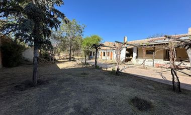 Terreno en venta en Cafayate 25 x 92 con 300m2 de construcción colonial